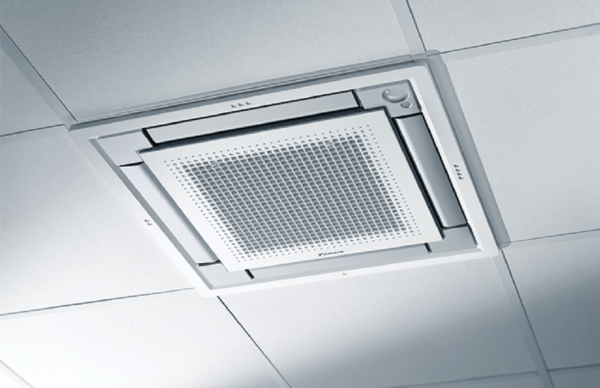 Daikin plafond-cassette binnenunit gemonteerd in modulair plafond, fluisterstil en energiezuinig